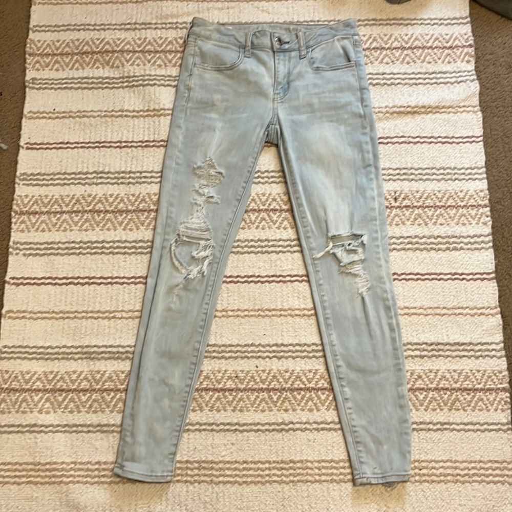 light ripped american eagle jeans! GREAT SHAPE!! LIKE NEW!